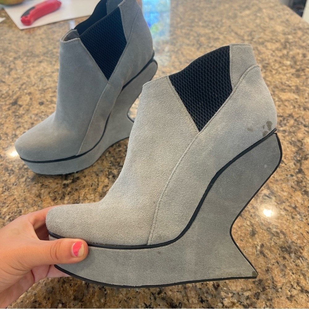 Senso diffusion grey suede heeless illusion wedge heel ankle bootie - Picture 8 of 11